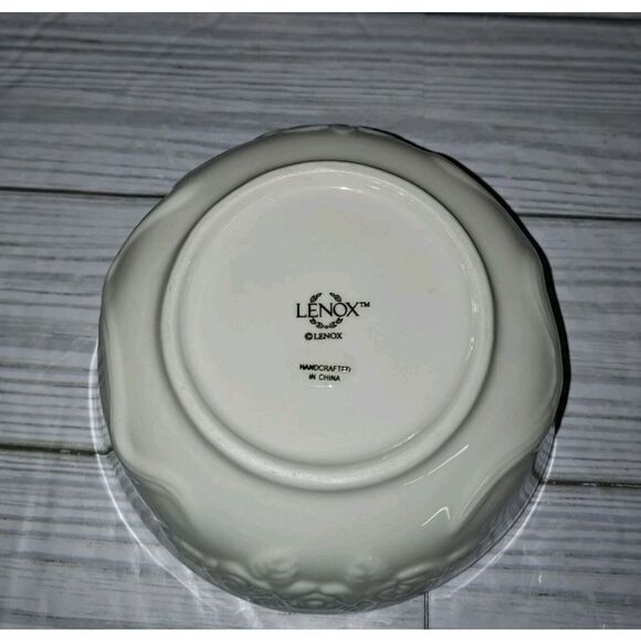 LENOX Small Rose Bowl Candy Dish Embossed Scalloped With Gold Trim 4 1/2”in - Picture 5 of 9